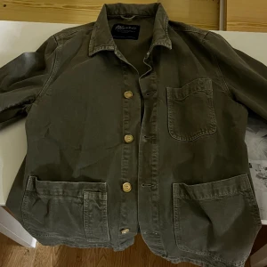 Jeansjacka morris - Jeansjacka från morris. Bara använd några gånger så ser ut som helt ny. Unisex.