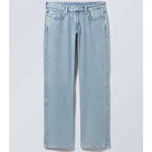 Säljer dessa lågmidjade jeans då dom inte passar mig, bra skick då dom knappt är använda. Modellen är i Arrow low💗