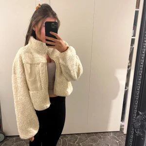 Teddy jacka - Super fin Teddy jacka i strl M, passar även s/xs 