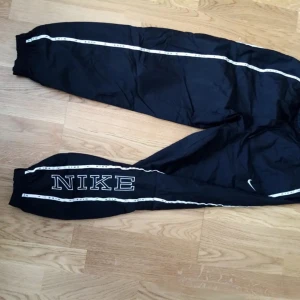 Nike byxor  - Nike byxor i storlek S 