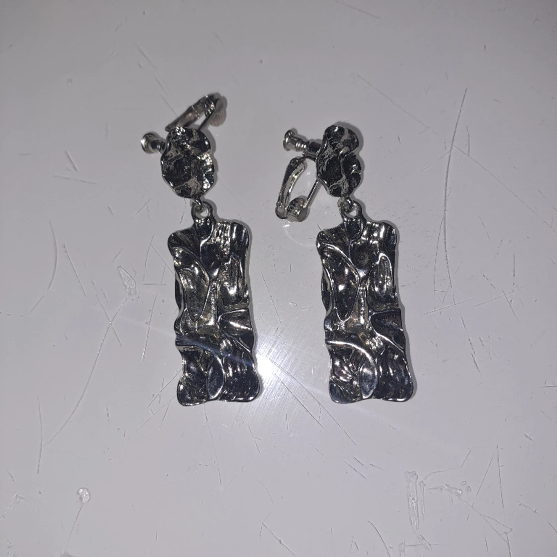 Silvriga örhängen 😊 - 90