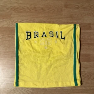 Brazil bandeau top - Snygg bandeau top med Brazil tryck. Oanvänd.