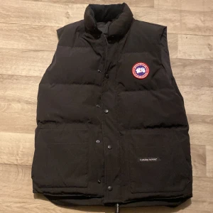 Camada goose väst - Inget söndrigt fel på västen. Som ny skick 