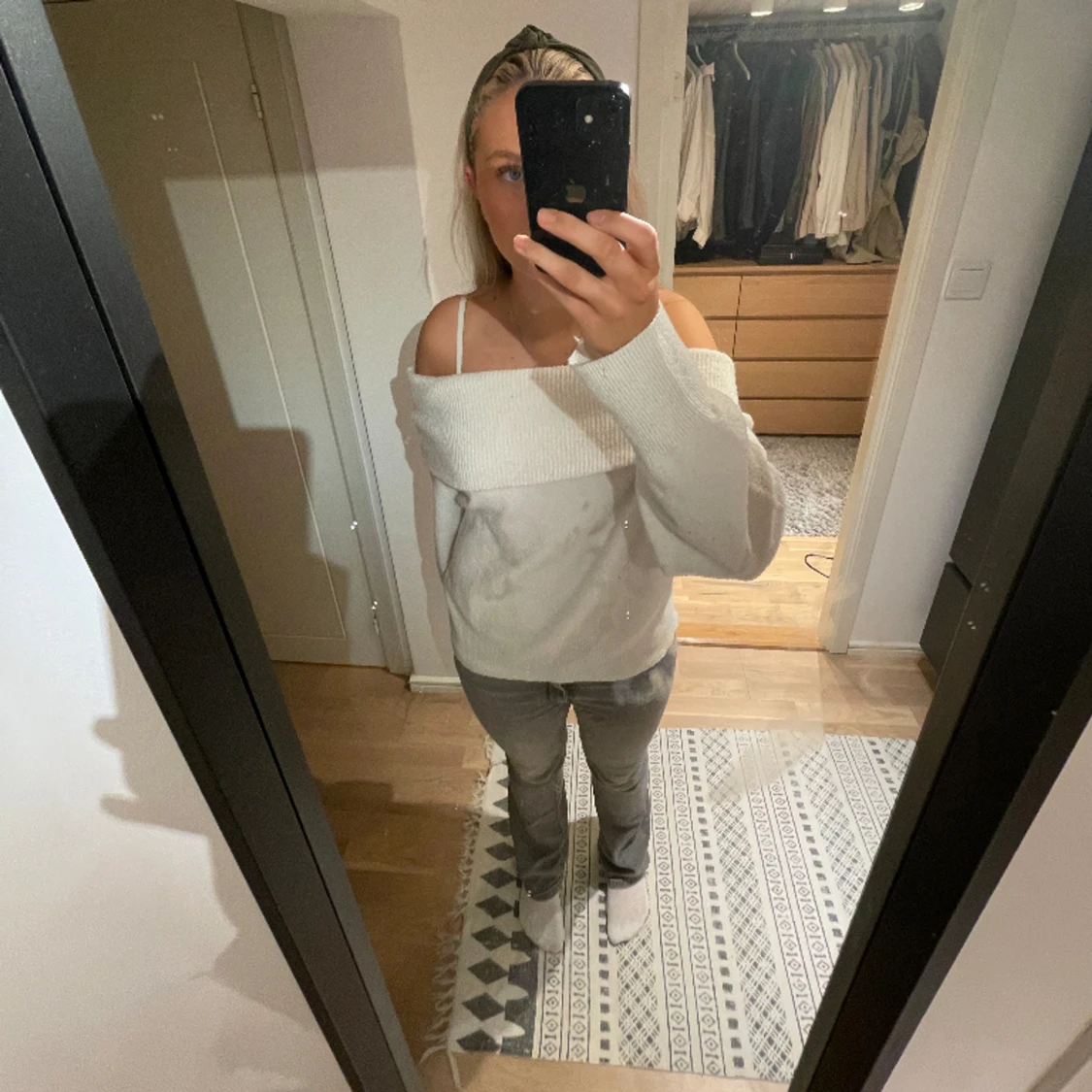 Off-shoulder tröja - 90