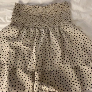 Kjol  - Säljer denna fina kjol från sea side. Inte använd så många gånger!