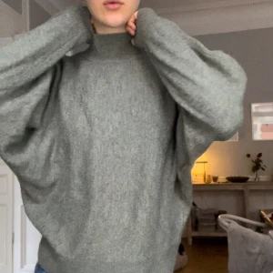 grön stickad tröja - grön stickad tröja såå fin å mjuk mot huden