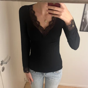 Intimissimi topp - Jätte bra kvalitet på toppen. Använd bara för att testa. Dikskuterbart pris.