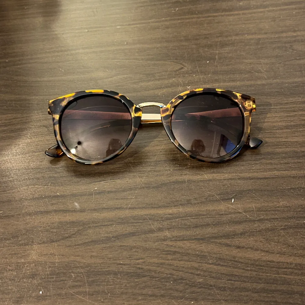Solglasögon från H&M. Accessoarer.