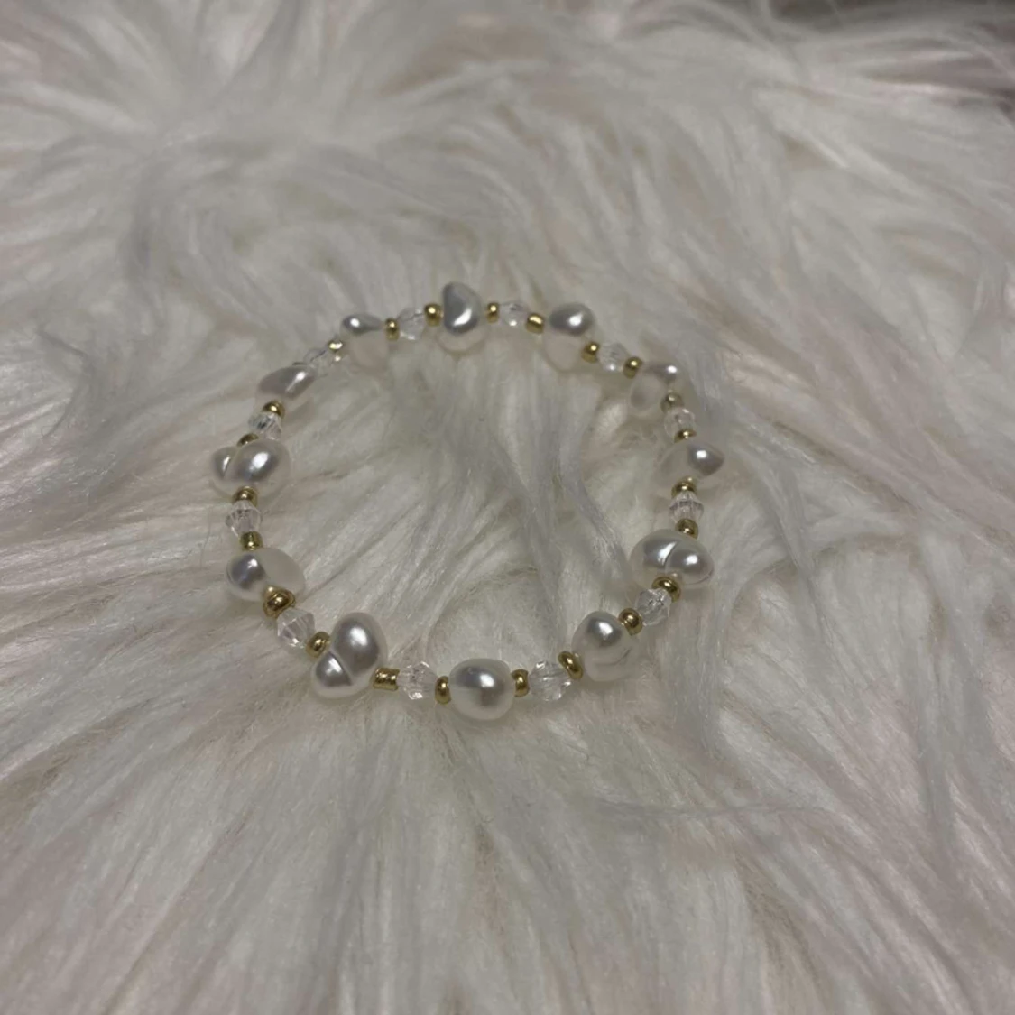 Pärlarmband med guldlänk