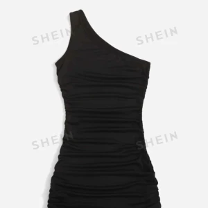 Kort Svart Klänning - Helt oanvänd svart klänning, skönt, flexibelt och mjukt material! Pris kan diskuteras vid snabb affär💖