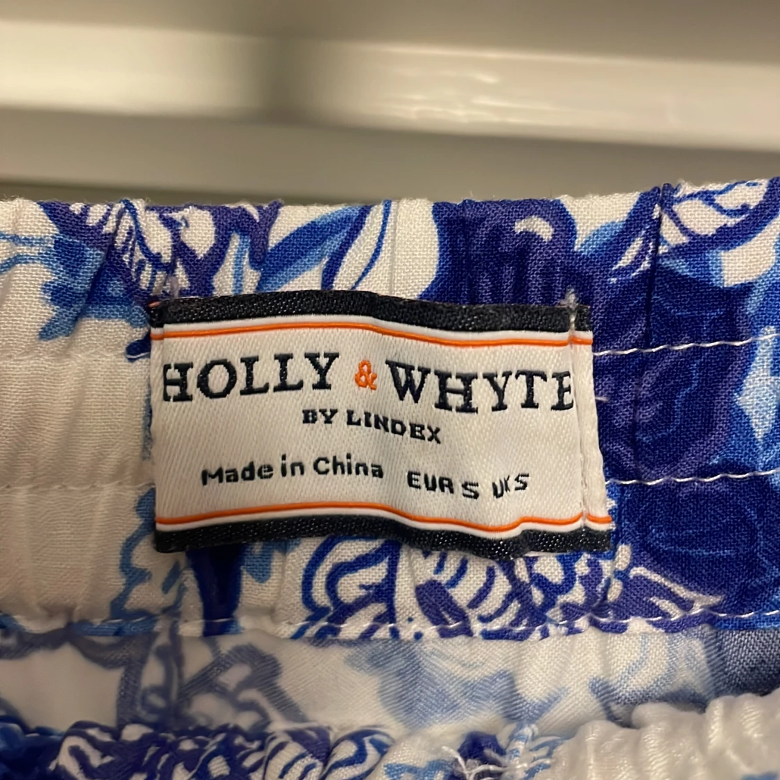 Blommig kjol från Lindex  - 91