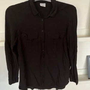 Blus - Fint skick, knappt använd.   Storlek: S (36/38)