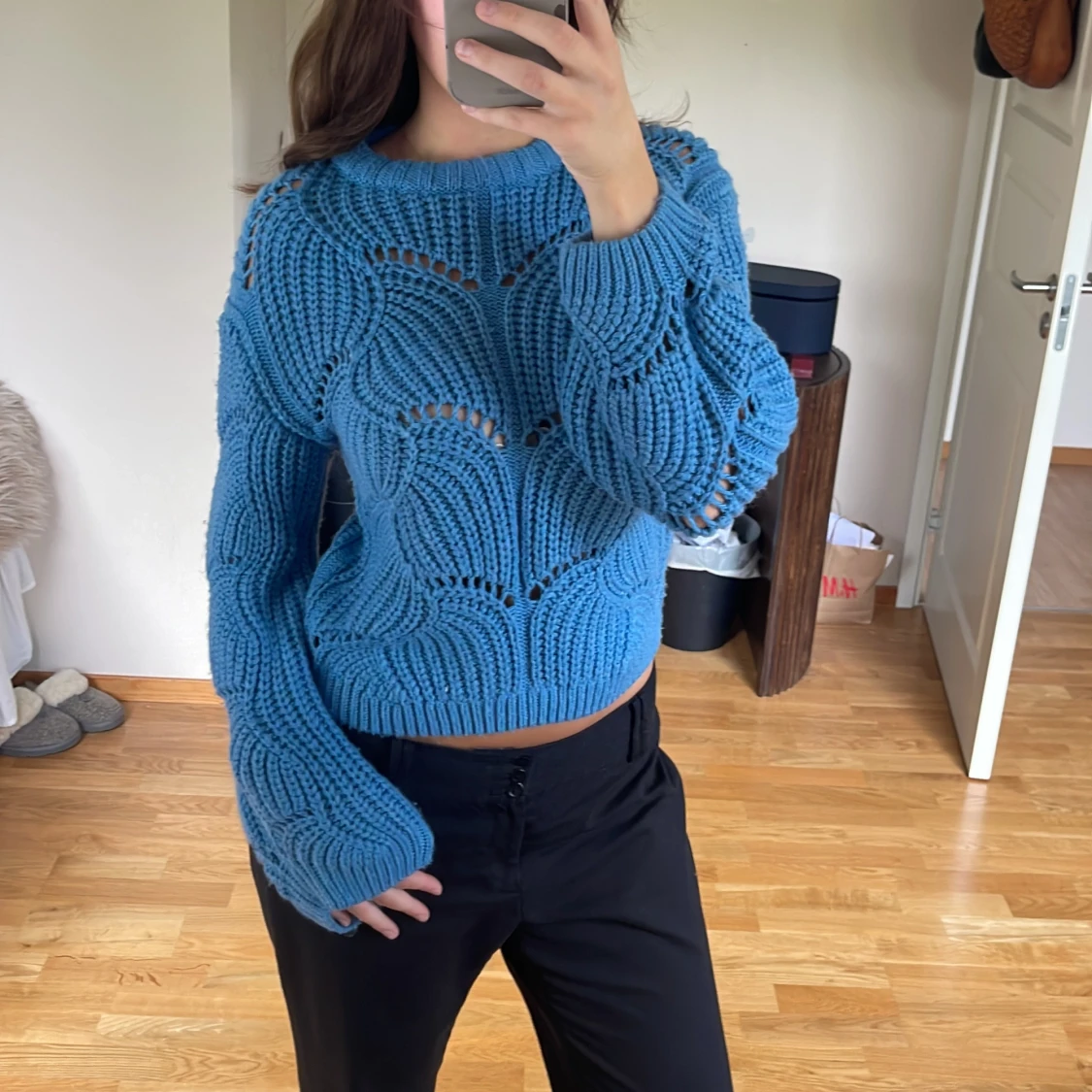 Blå virkad tröja