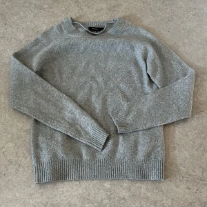 Stickad tröja  - Säljer en stickad tröja från vero moda i storlek xs,den är i bra skick och inte använd så många gånger,säljer för att den kommer inte till användning längre
