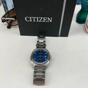 Citizen NJ0100-71L klocka - Tjena säljer nu denna fina klocka i riktigt fint skick säljer den eftersom att den var för stor när jag köpte den så den är i nyskick