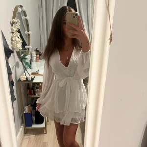 Söt klänning  - Vit klänning/jumpsuit i storlek S/M✨💕