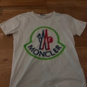 Moncler tröja - Size M