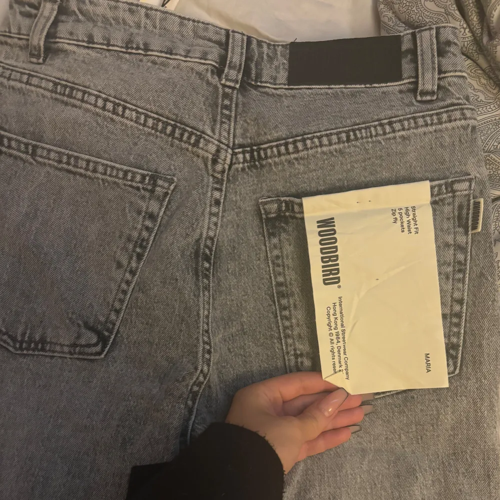 Jätte snygga jeans i nyskick passar en som har storlek 36 på jeans (kan fraktas men står ej för frakten). Jeans & Byxor.