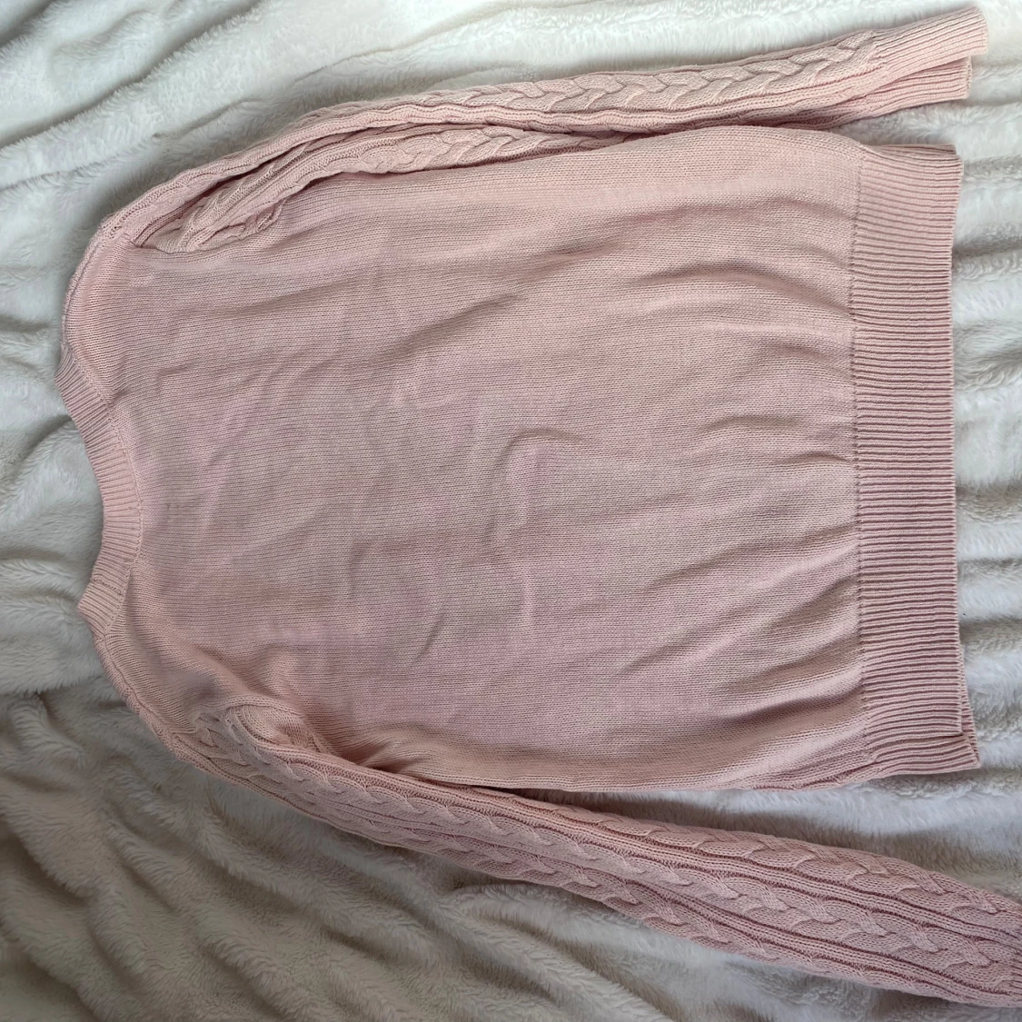 En stickad rosa tröja💕