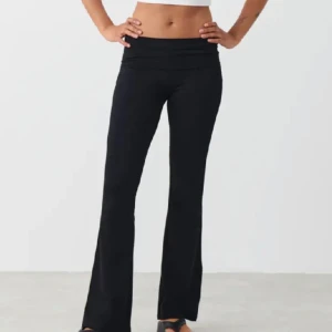 Yogapants från Gina!! - Säljer mina yogapants från Gina Young pågrund av att de blivit för små💓Jättefint skick, skriv för fler bilder! Köpta för 199kr