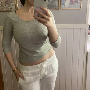 Trekvartsärmad tröja  - Trekvartsärmad tröja med öppen rygg ❤️‍🔥super skönt material och sitter så fint 