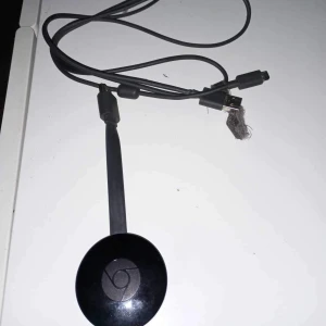 Chromecast  - Säljer min chromecast då jag uppgradera till ett PlayStation 5, och nu kommer den ej till användning.   Säljes för 300kr 