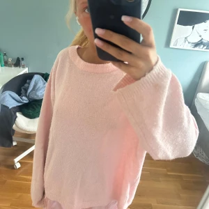 Stickad tröja  - Stickad tröja, använd få gånger 