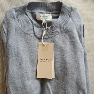 Tröja i ull - Super mjuk tyg, verkligen så skön! Nypris 800kr Den är 90%ull 10%cashmere