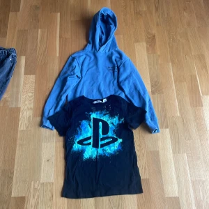 Hoodie plus t-shirt, stl 134-140 - Hoodie plus t-shirt i stl 134-140.