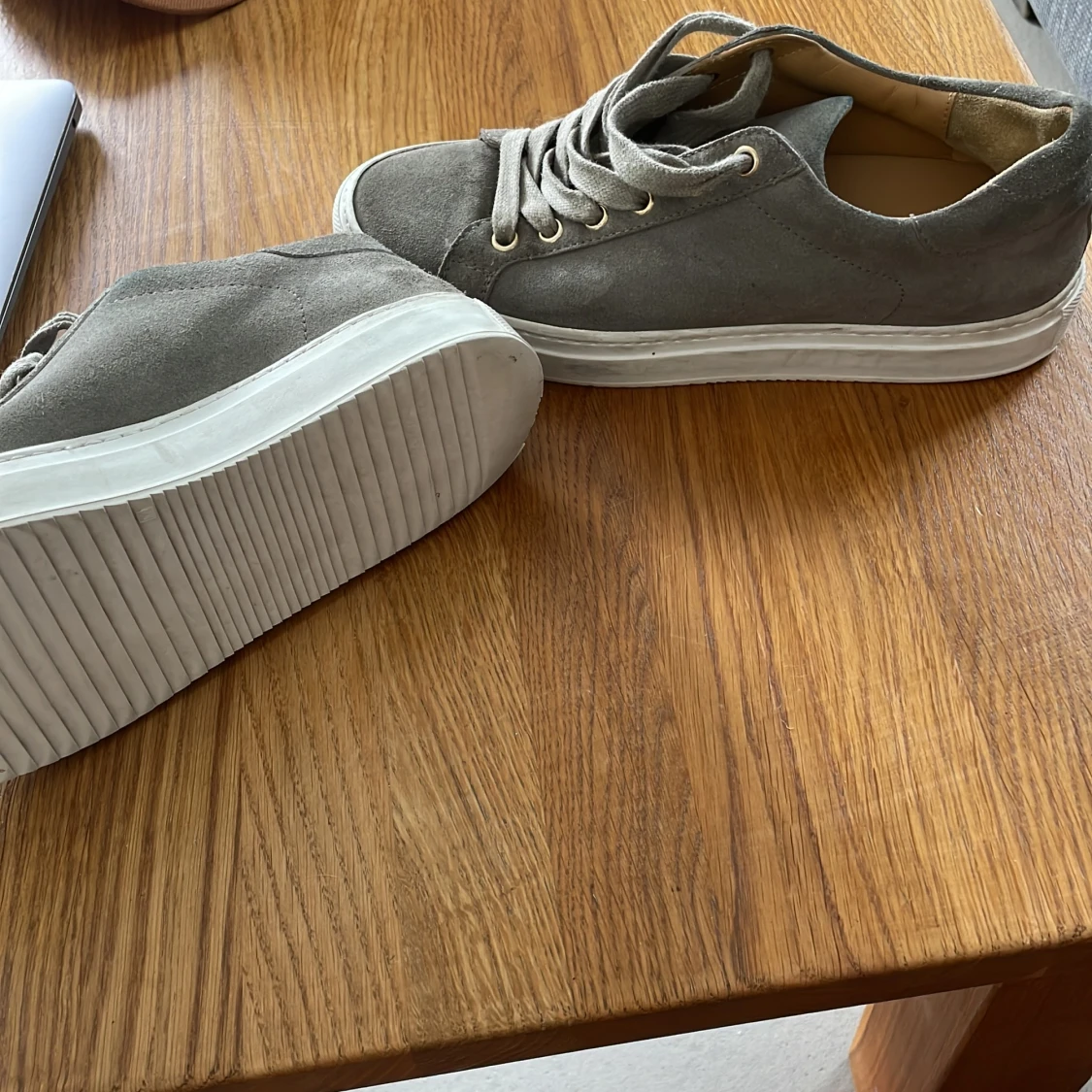 Sneakers  - 91