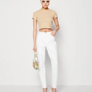 T-shirt- EVEN&ODD - | Beige t shirt | Strl: S | Pris kan diskuteras | Skick: bra |Köparen står för frakten | Kolla gärna igenom mina andra annonser också 🥰