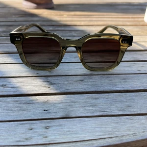 Säljer ett par Chimi solglasögon  - Dom har inga repor och är i väldigt bra sick. Har knappt använt dom.  