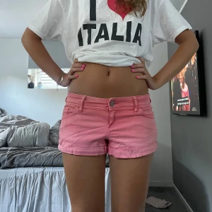 rosa lågmidjade shorts  - rosa snygga shorts!!