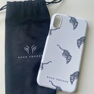 Roar sweden mobilskal - Helt oanvänt mobilskal från roar sweden, för iPhone XR. Säljer då jag fick för fel mobil i födelsedagspresent!💕