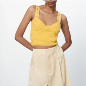 Virkad topp - 💛 Topp från Zara i 100% bomull. Storlek M, inget att anmärka på.