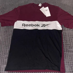 Reebok - Skön Reebok t shirt Aldrig använd, alltså inga skador 