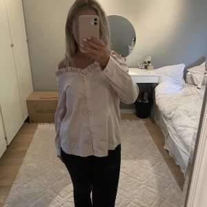 Rosa topp - Jätte fin och unik topp från hm i ljusrosa.😊 Ny utan prislapp från hm.