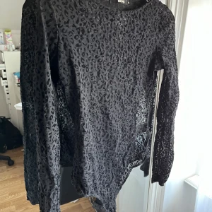 Mesh-body - Aldrig använd! Leo detaljer i sammet! Erbjuder paketpris 