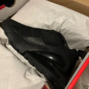 Nike air max 270 - Helt nya Orginal pris 1450kr  vid snabb affär 500kr