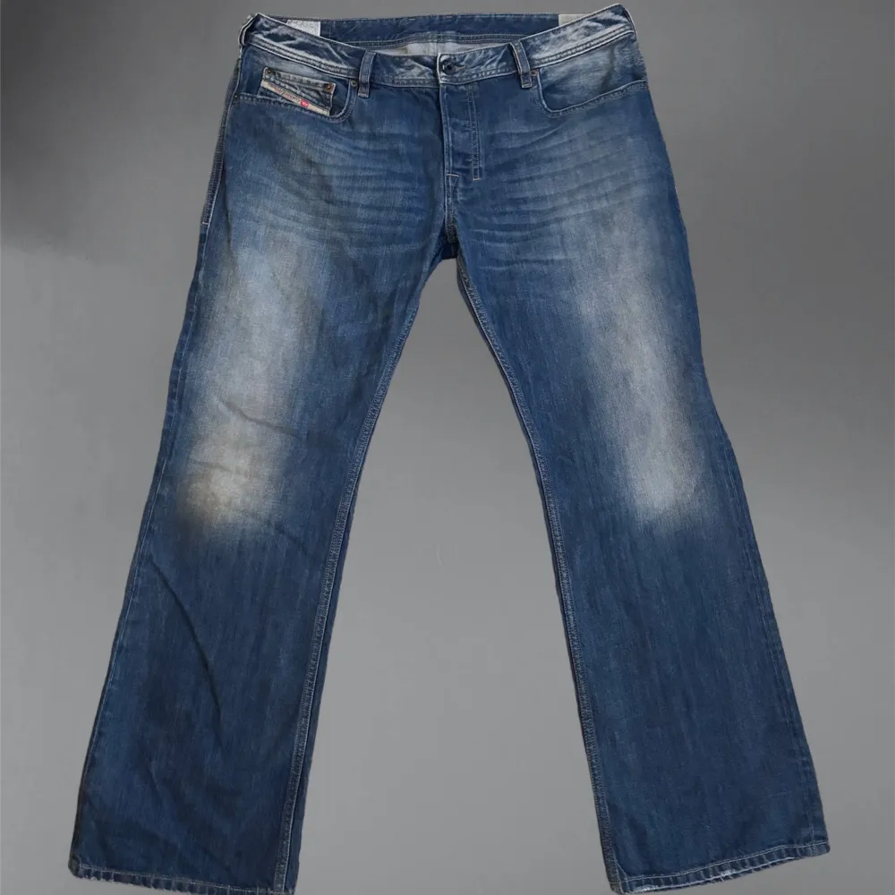 jättesnygga flared/bootcut jeans från diesel med snygg wash, skriv för mått!!. Jeans & Byxor.