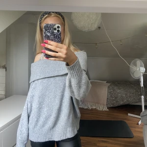 Off shoulder tröja - Grå fin off shoulder tröja från hm, strl s💕