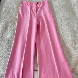 Rosa kostymbyxor   - Bootcut modell, knappt använda