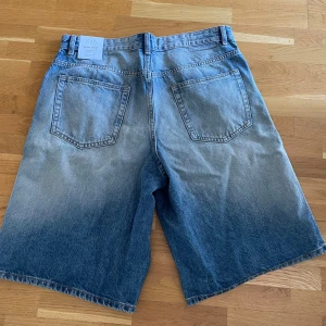 Zara Baggy short - Helt nya säljes pga fel storlek. Nypris 429kr!