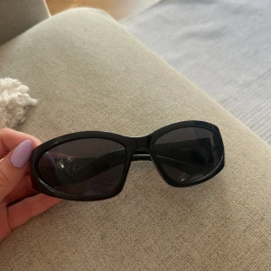 Solglasögon - Solglasögon från bikbok, oanvända så i nyskick!
