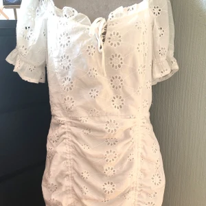 Klänning  - Fint skick , står Stl 44 men mer en Stl 40-42