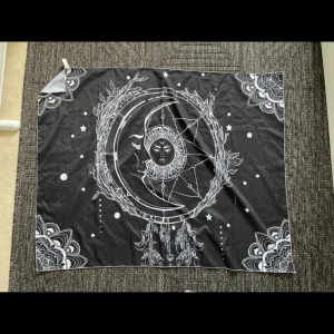 Mandala  - Läs info innan du köper 💋aldrig använd har bara legat i låda  Väldigt liten skriv för mer bilder 