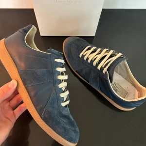 Maison Margiela - Säker byten eller säljer Maison Margiela GAT’s i storlek 43 | skick 8,5/10 | skriv vid minsta fundering 