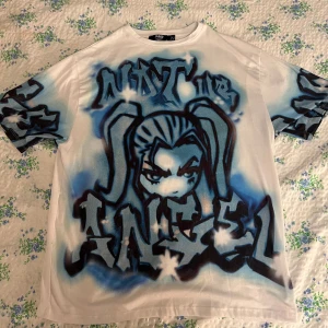 Oversize tshirt - Skitcool oversized tshirt från Jaded London i storlek 36🩵 Oanvänd