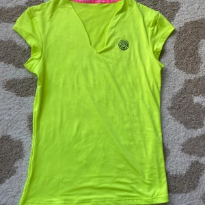 Bidi Badu topp - St M 