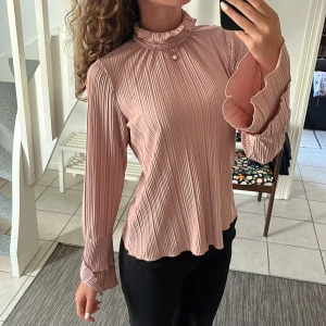 Festtopp - Använd 1 gång, stretchigt material, fin till fest eller möten✨